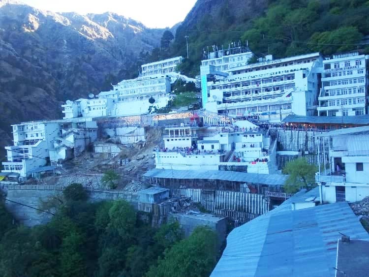 Maa Vaishno Devi with Five Devi Yatra